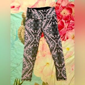 Victoria's Secret Sport Knockout Capri Leggings Tie Dye Pink and Black, Medium